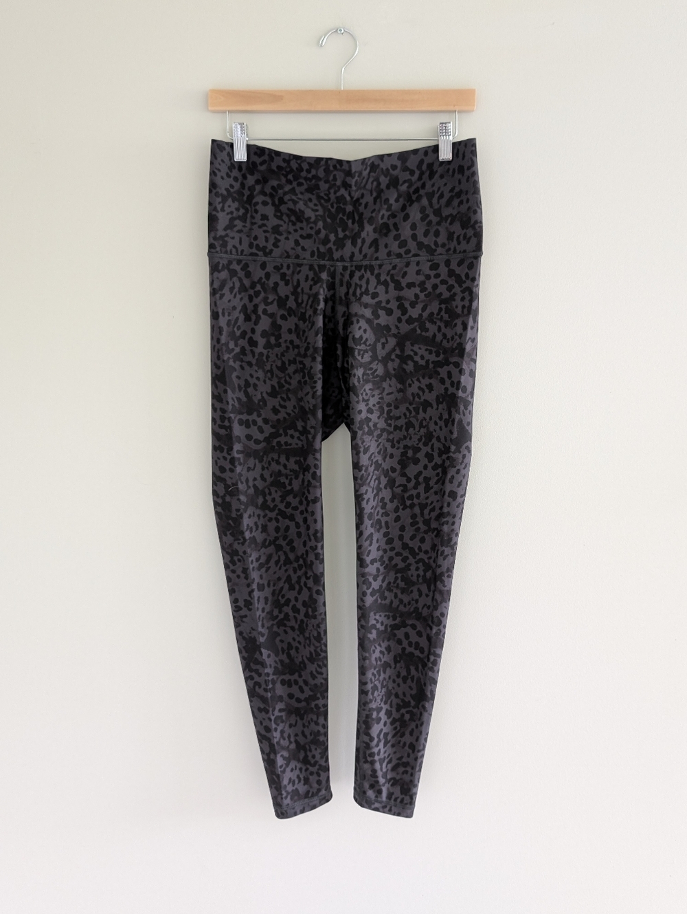 Old Navy Active Black Charcoal Leopard Print Go-Dry Leggings